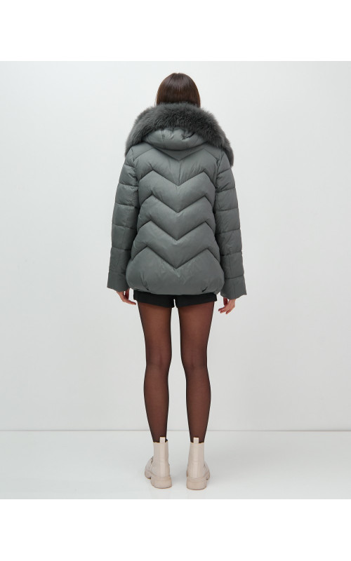 Пуховик для городской леди с мехом песца, защита от влаги и ветра