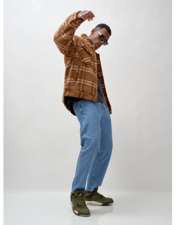 Мужская рубашка из шерсти прямого кроя с флисовой подкладкой.