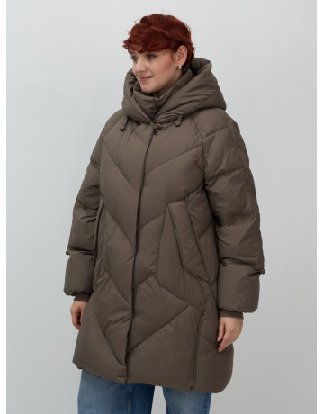 Длинный женский пуховик для зимы.