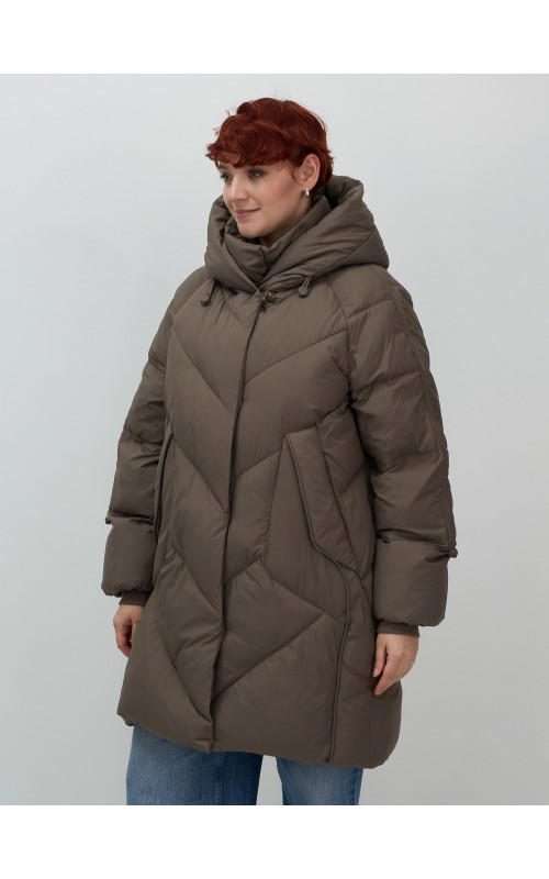 Длинный женский пуховик для зимы.