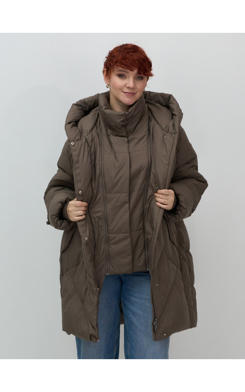 Длинный женский пуховик для зимы.