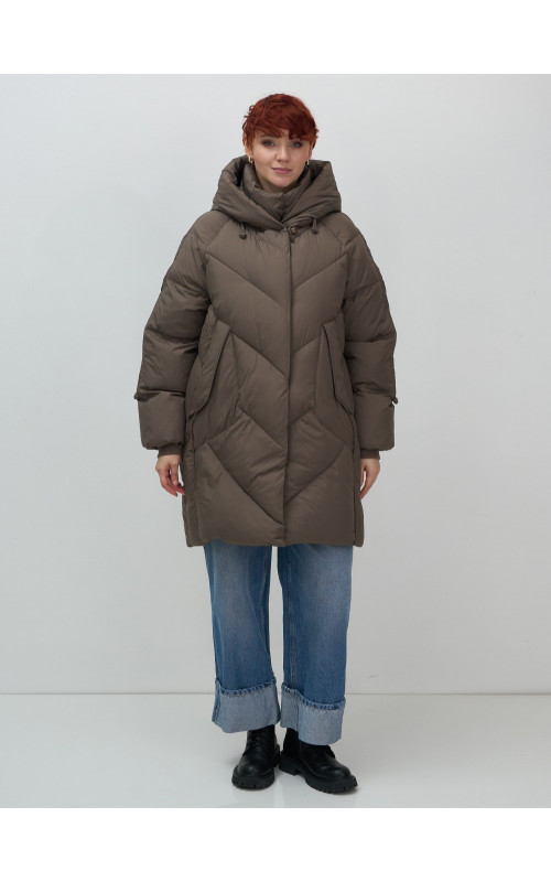 Длинный женский пуховик для зимы.