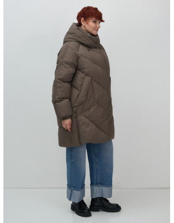 Длинный женский пуховик для зимы.