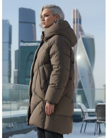 Длинный женский пуховик для зимы.