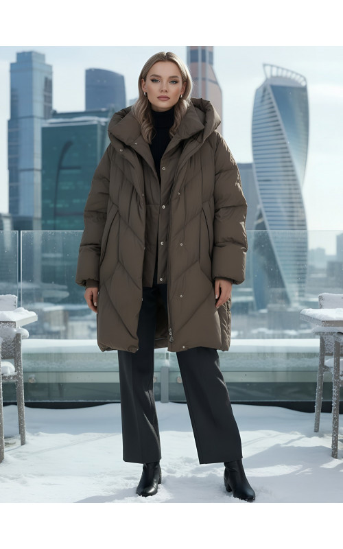 Длинный женский пуховик для зимы.