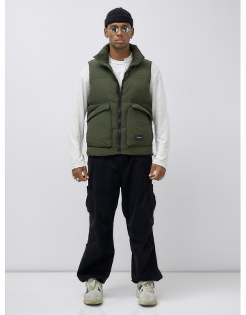 Мужской стеганый зимний жилет для активного отдыха.