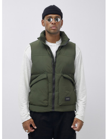 Мужской стеганый зимний жилет для активного отдыха.