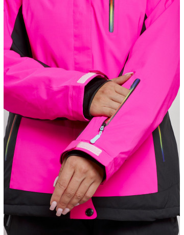 Женский горнолыжный костюм для активных зимних развлечений.