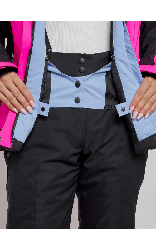 Женский горнолыжный костюм для активных зимних развлечений.