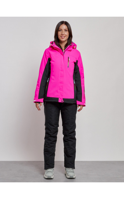 Женский горнолыжный костюм для активных зимних развлечений.