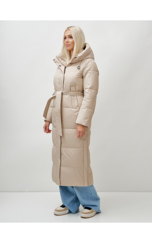 Тёплый женский пуховик с поясом и капюшоном.