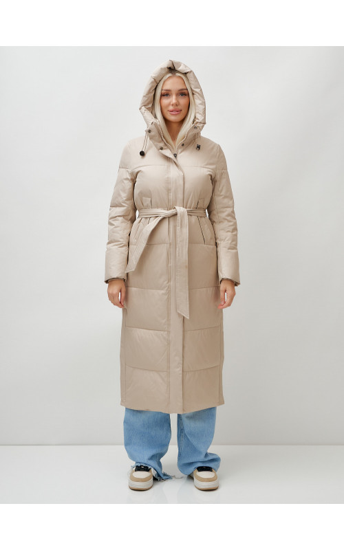 Тёплый женский пуховик с поясом и капюшоном.