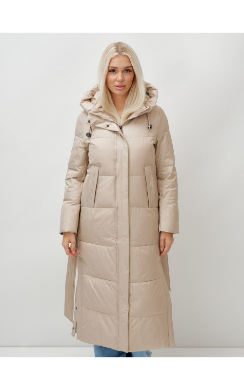 Тёплый женский пуховик с поясом и капюшоном.