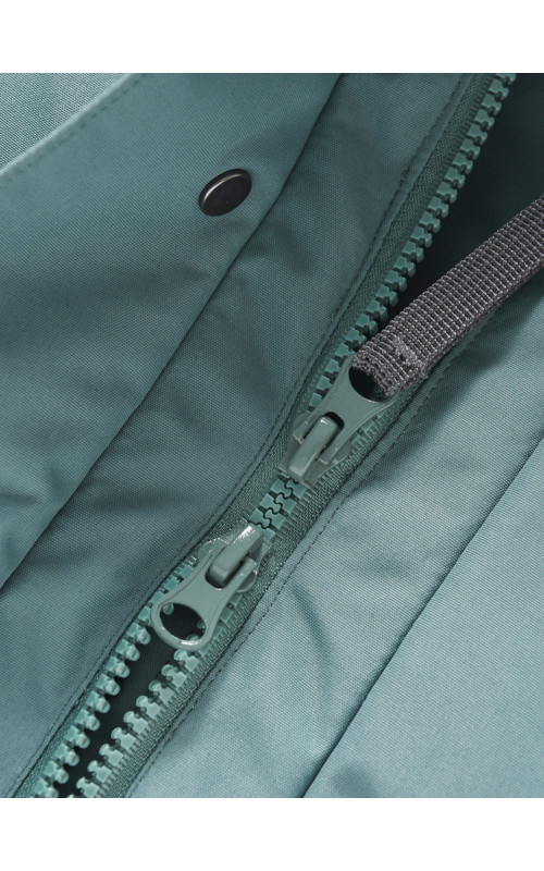 Парка для мальчика зимняя с внутренними лямками.