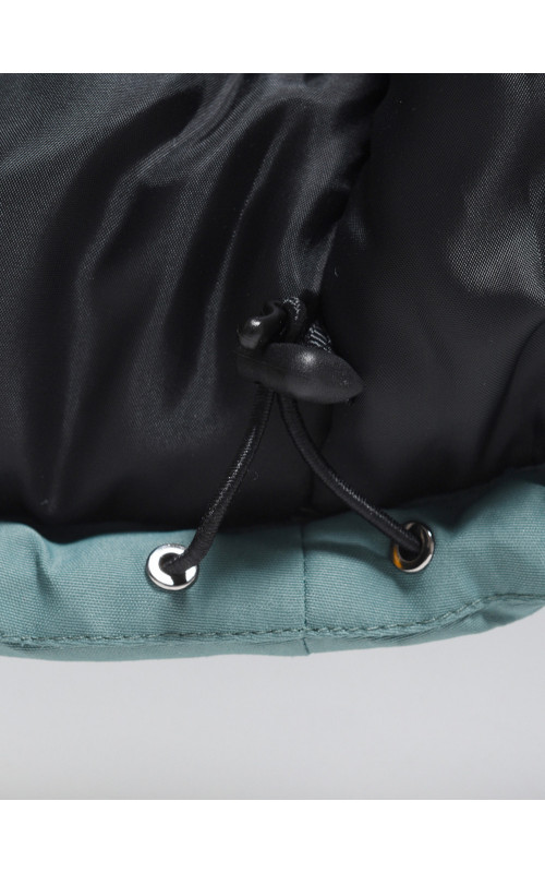 Парка для мальчика зимняя с внутренними лямками.