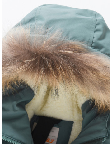 Парка для мальчика зимняя с внутренними лямками.