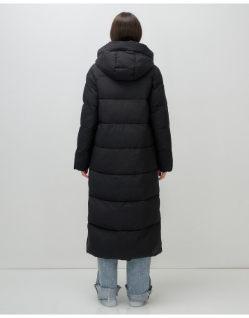 Длинный зимний пуховик для женщин с капюшоном.