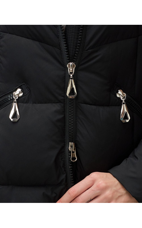 Длинный зимний пуховик для женщин с капюшоном.