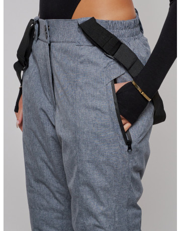 Женский горнолыжный костюм для зимних видов спорта.