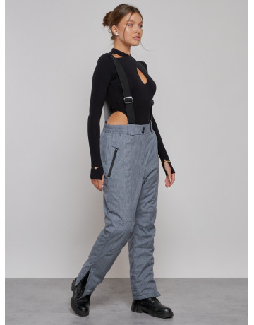 Женский горнолыжный костюм для зимних видов спорта.