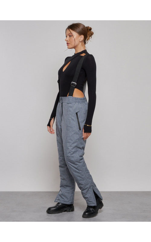 Женский горнолыжный костюм для зимних видов спорта.