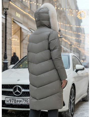 Пуховик премиум-класса с английским воротником из натурального меха кролика, сезон осень-зима 2025.