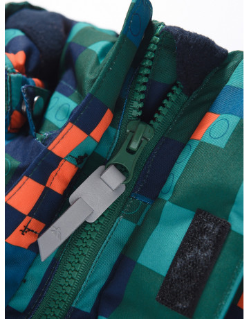 Зимний комбинезон для мальчика: активный отдых и безопасность