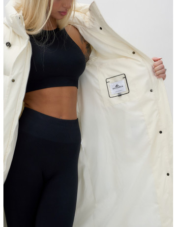 Длинный зимний пуховик с капюшоном для женщин.