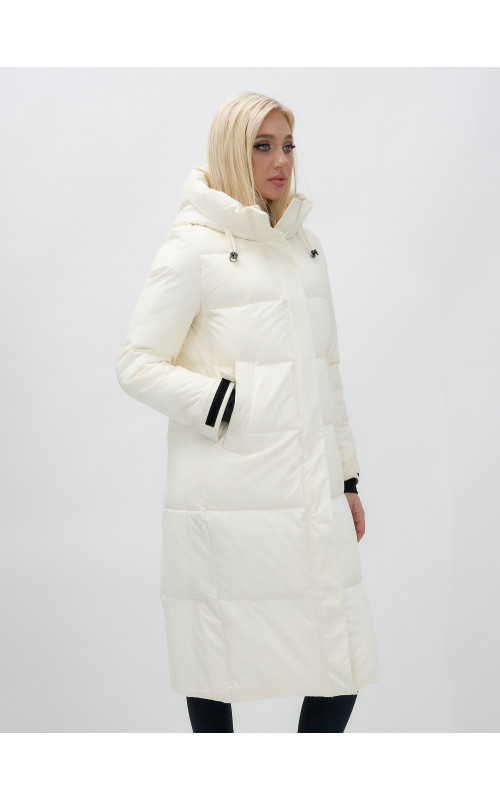 Длинный зимний пуховик с капюшоном для женщин.