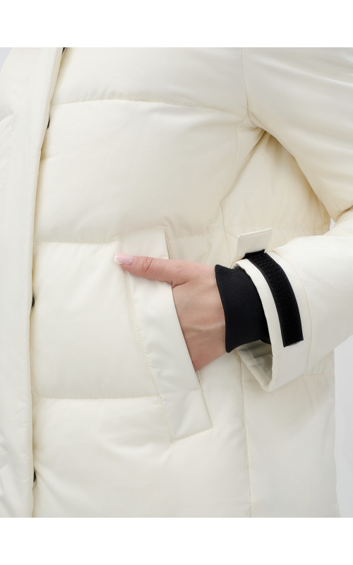 Длинный зимний пуховик с капюшоном для женщин.