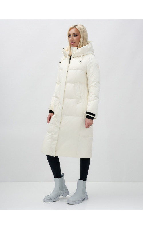 Длинный зимний пуховик с капюшоном для женщин.