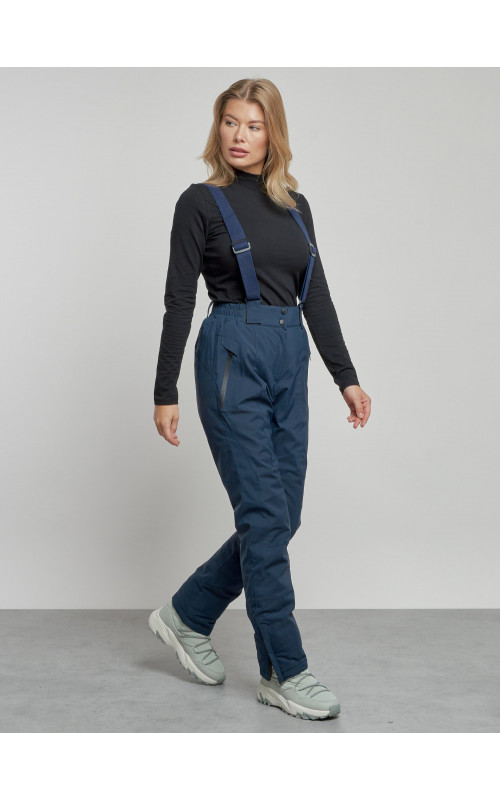 Женский горнолыжный костюм для зимних видов спорта.