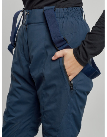 Женский горнолыжный костюм для зимних видов спорта.