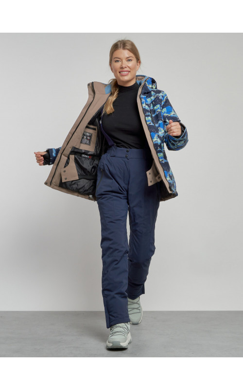 Женский горнолыжный костюм для зимних видов спорта.