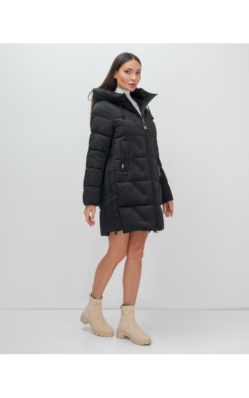 Женская зимняя куртка с капюшоном для холодной погоды.