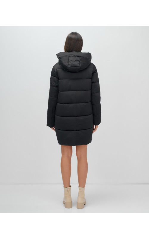 Женская зимняя куртка с капюшоном для холодной погоды.