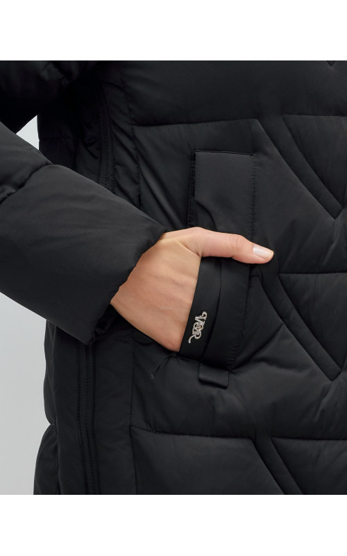 Женская зимняя куртка с капюшоном для холодной погоды.