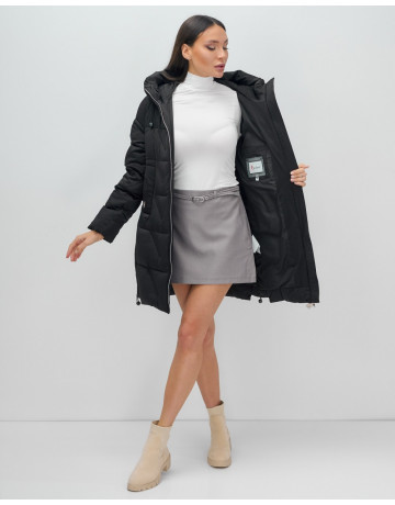 Женская зимняя куртка с капюшоном для холодной погоды.