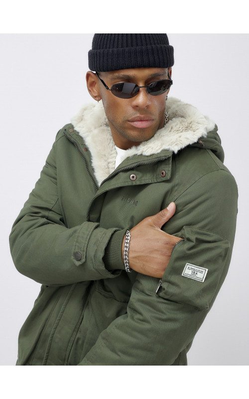 Мужская зимняя парка: комфорт и защита в холода