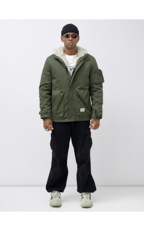 Мужская зимняя парка: комфорт и защита в холода