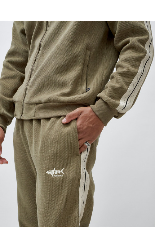 Мужской спортивный утеплённый костюм с начёсом для активного отдыха.