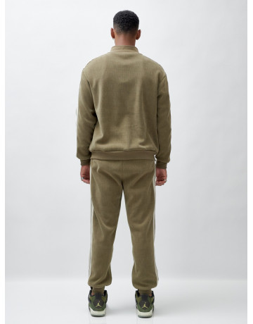 Мужской спортивный утеплённый костюм с начёсом для активного отдыха.