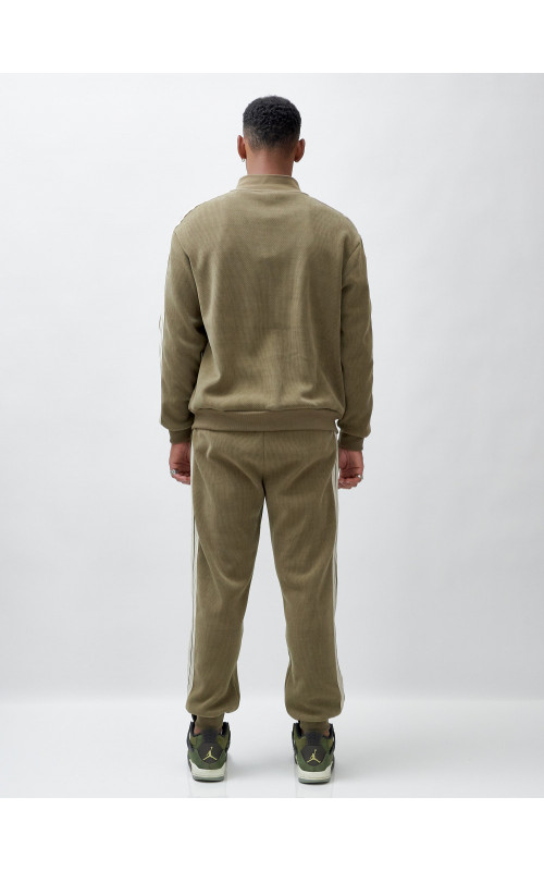 Мужской спортивный утеплённый костюм с начёсом для активного отдыха.