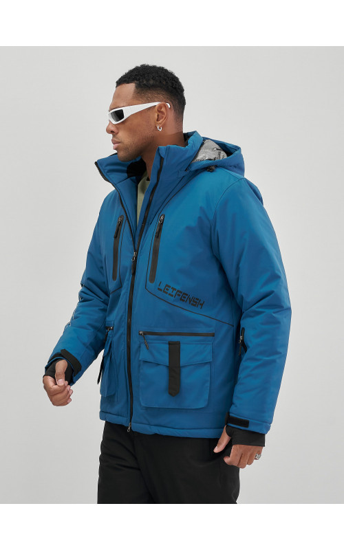 Мужской горнолыжный костюм: куртка и полукомбинезон для зимних активностей.