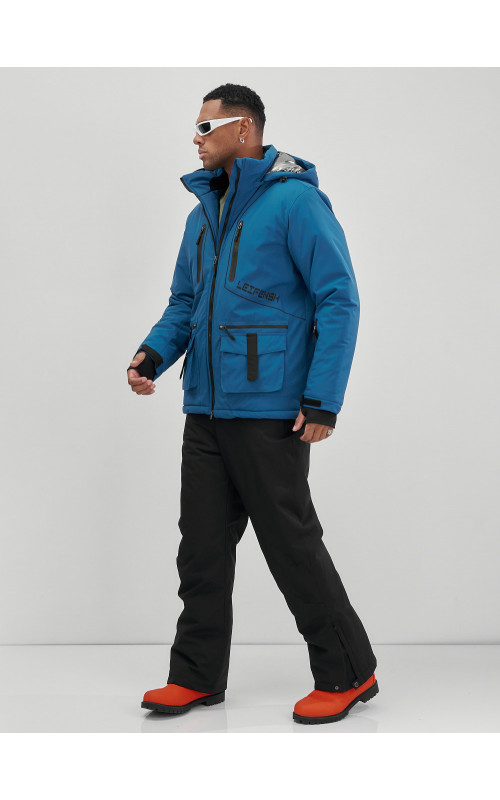 Мужской горнолыжный костюм: куртка и полукомбинезон для зимних активностей.