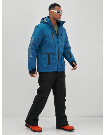 Мужской горнолыжный костюм: куртка и полукомбинезон для зимних активностей.