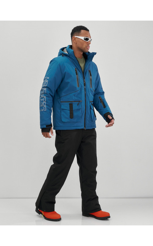 Мужской горнолыжный костюм: куртка и полукомбинезон для зимних активностей.