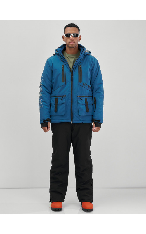 Мужской горнолыжный костюм: куртка и полукомбинезон для зимних активностей.