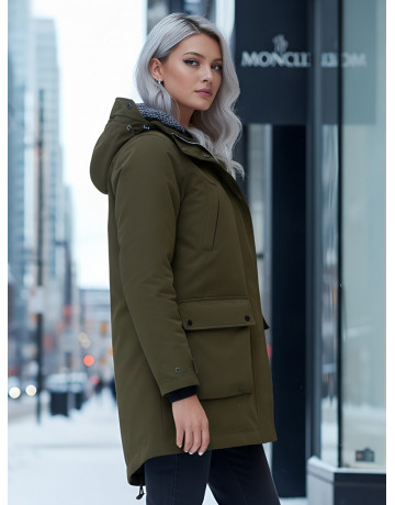 Женская зимняя парка для активного отдыха.