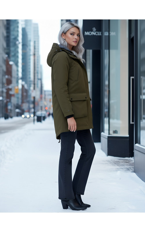 Женская зимняя парка для активного отдыха.